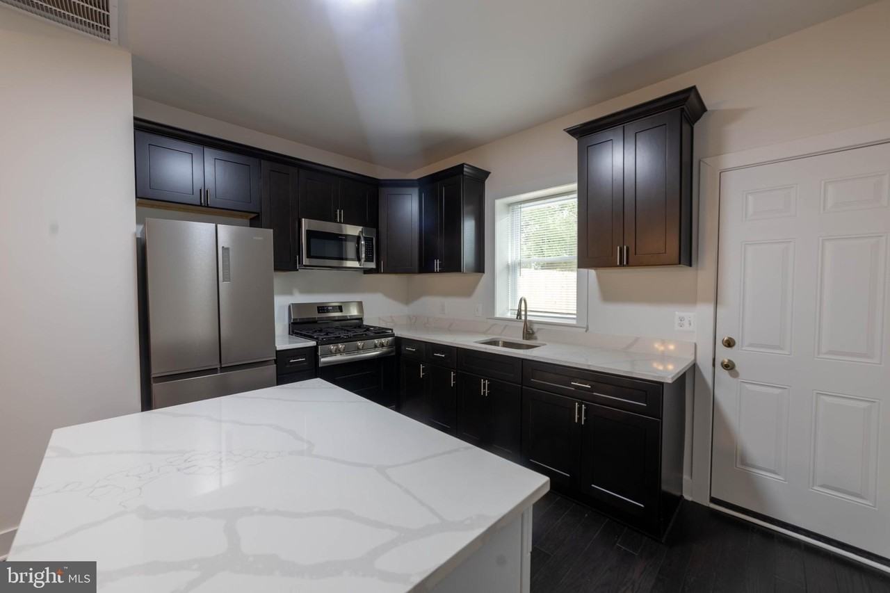 2721 W Mosher St - Photo 3 of 18