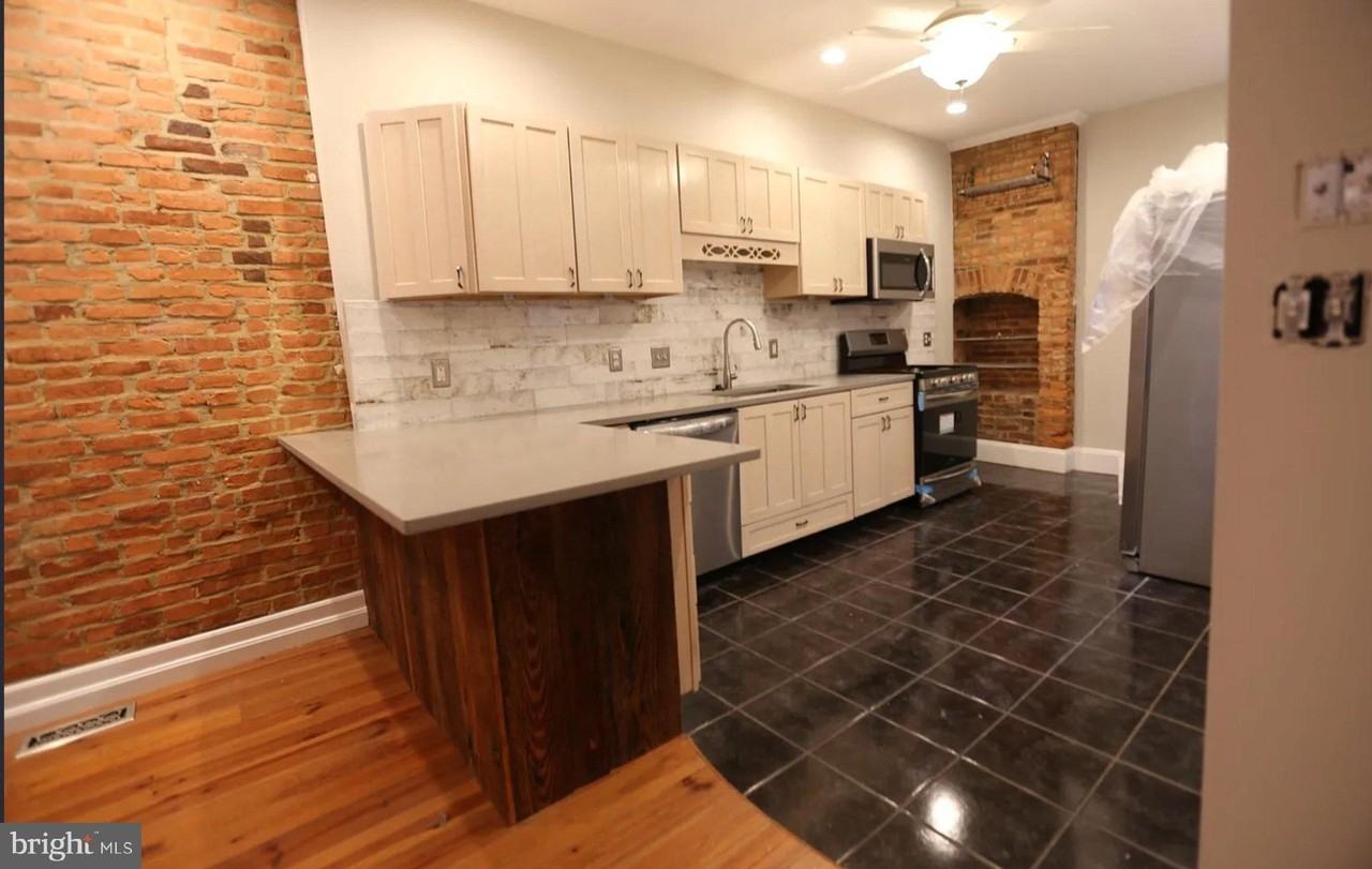 1827 S Charles St - Photo 2 of 8