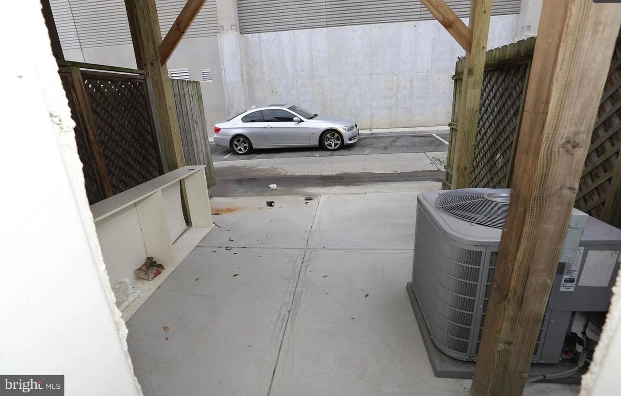 1827 S Charles St - Photo 4 of 8