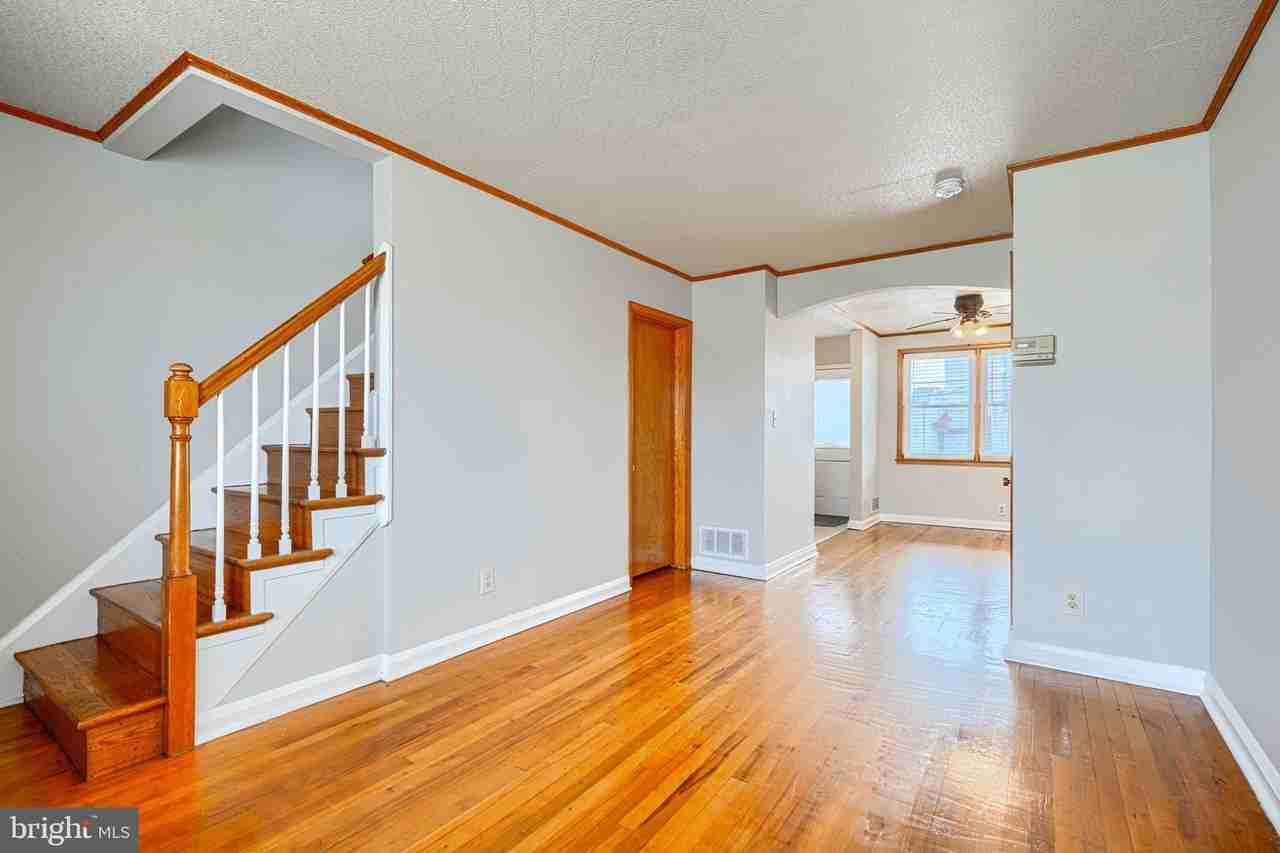 6905 Bank St - Photo 5 of 17