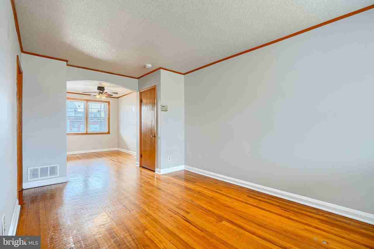 6905 Bank St - Photo 6 of 17