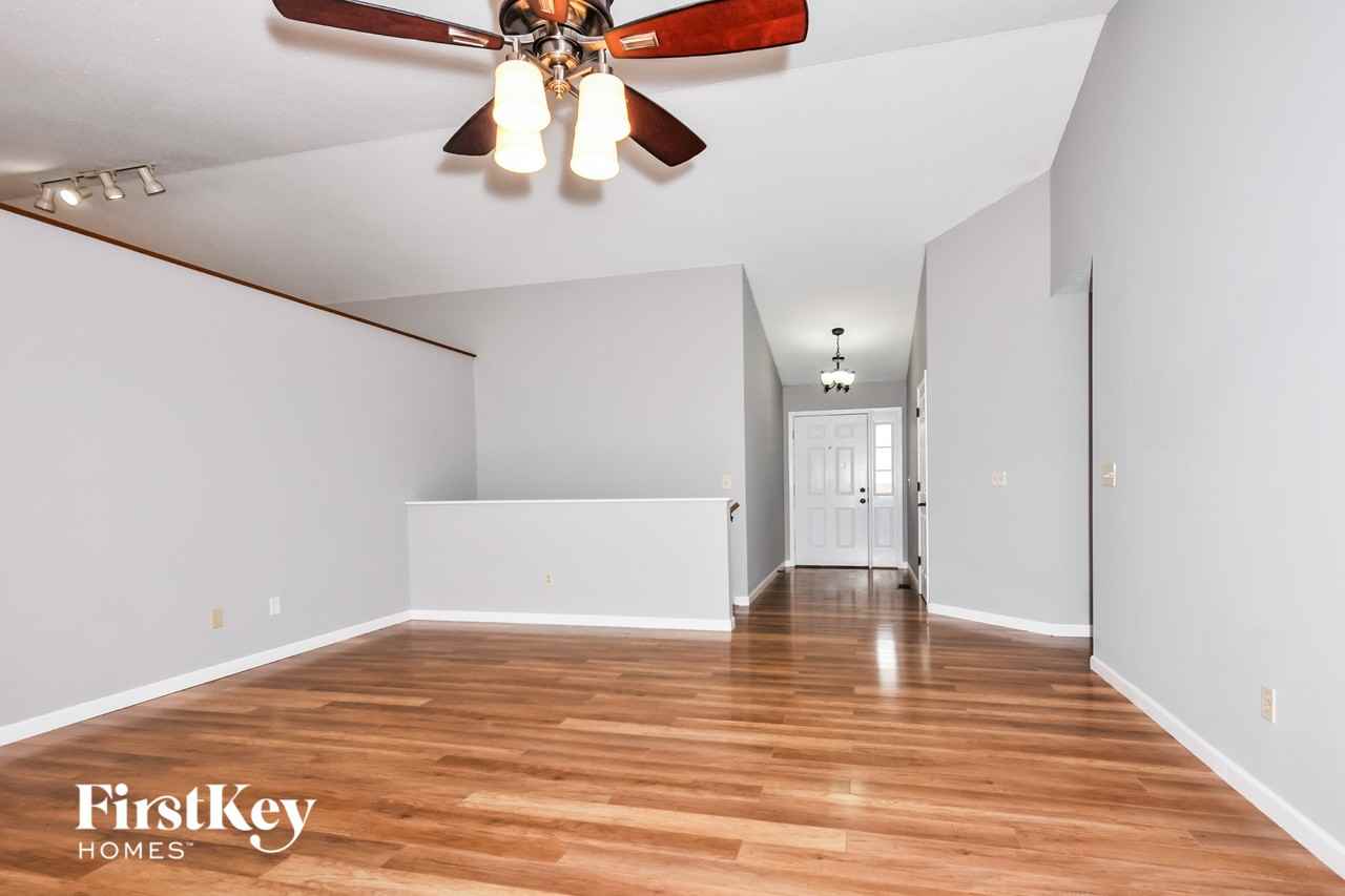 6 Larchmont Ct - Photo 4 of 15