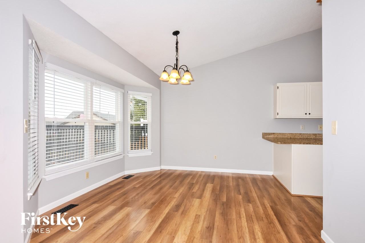 6 Larchmont Ct - Photo 5 of 15