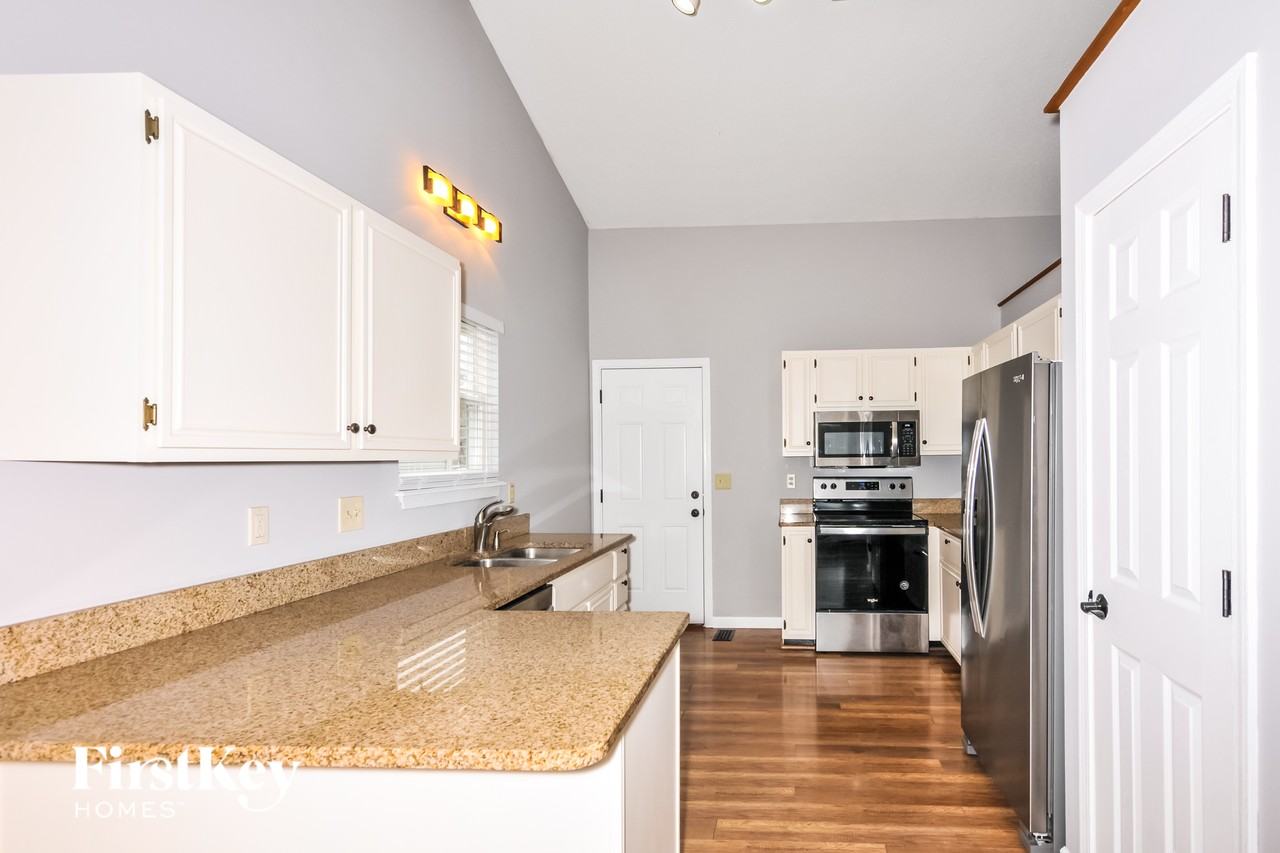 6 Larchmont Ct - Photo 6 of 15