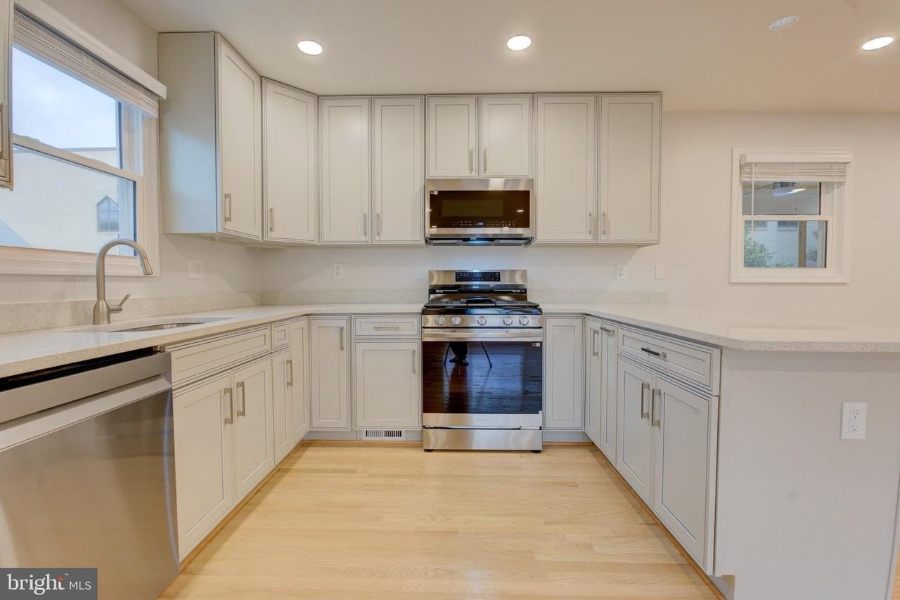 336 Lincoln Ave - Photo 7 of 48