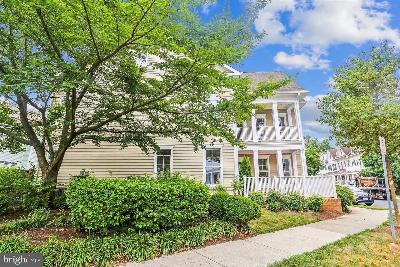 9539 Ament St - Photo 2 of 40