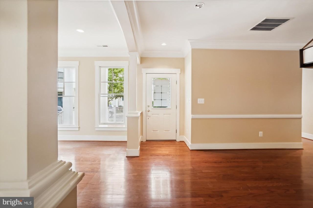 9539 Ament St - Photo 4 of 40