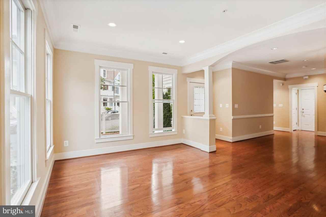 9539 Ament St - Photo 5 of 40