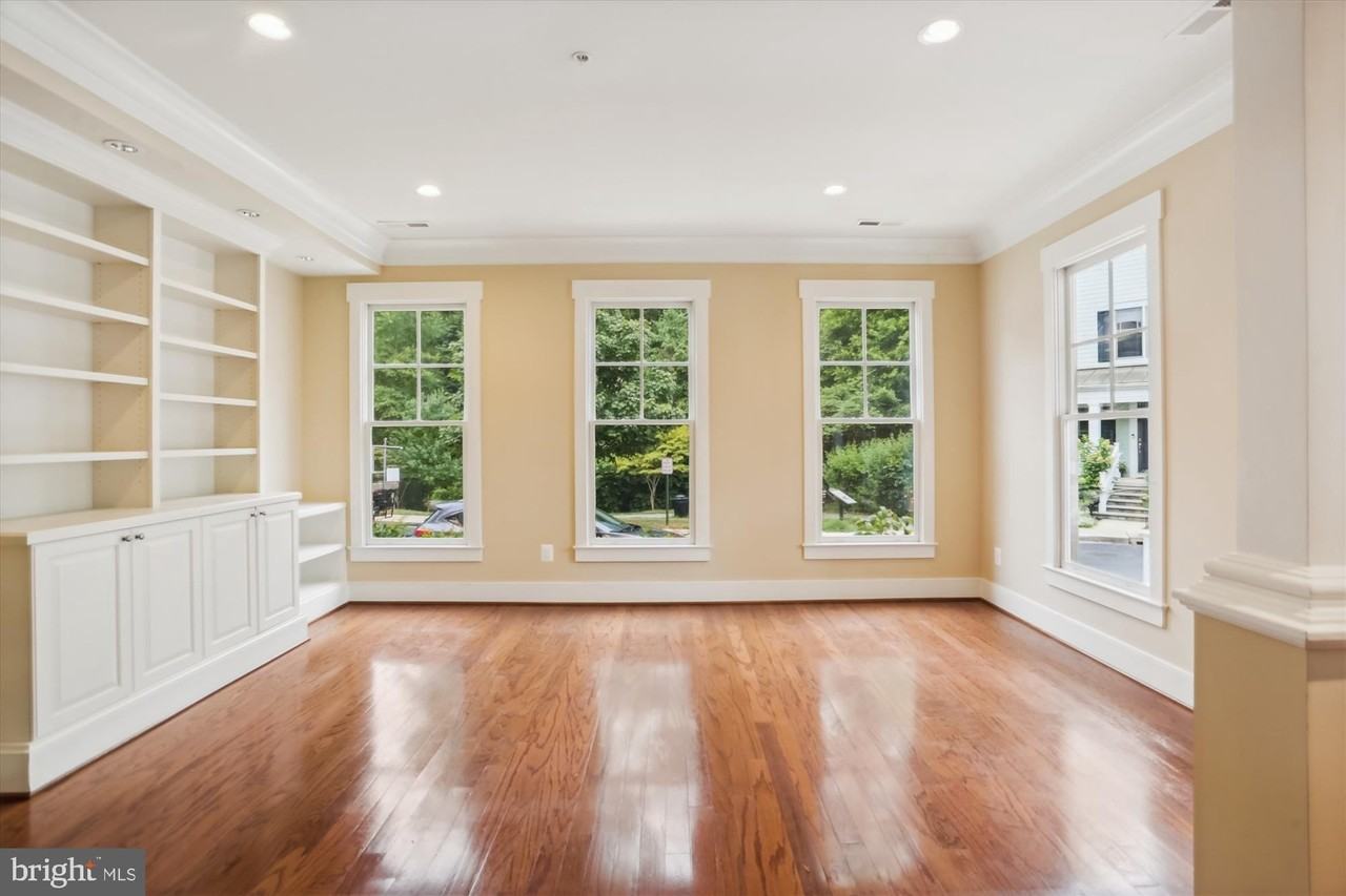 9539 Ament St - Photo 6 of 40