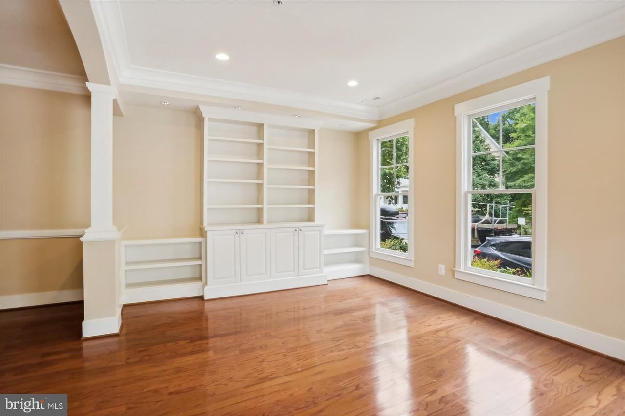 9539 Ament St - Photo 7 of 40