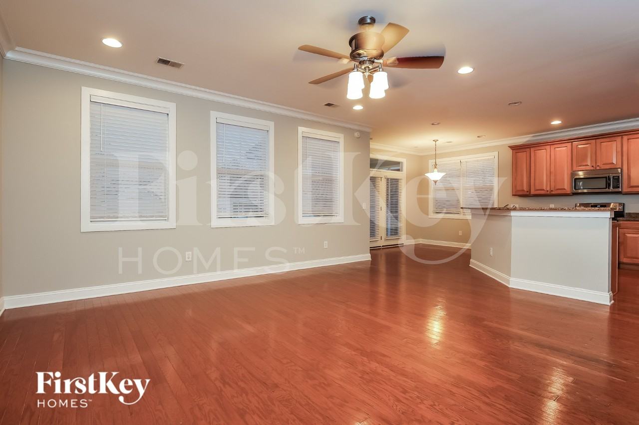 1081 Moss Grove Dr - Photo 2 of 16