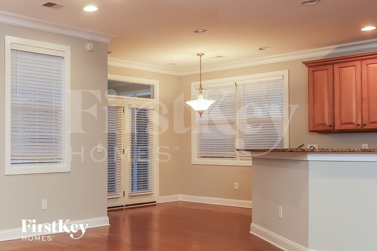 1081 Moss Grove Dr - Photo 4 of 16