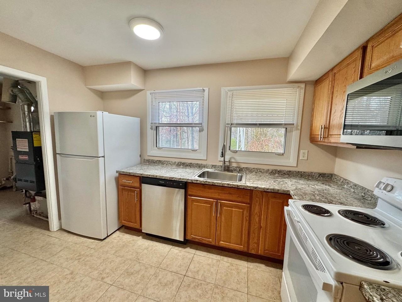 15758 Pointer Ridge Dr - Photo 7 of 25