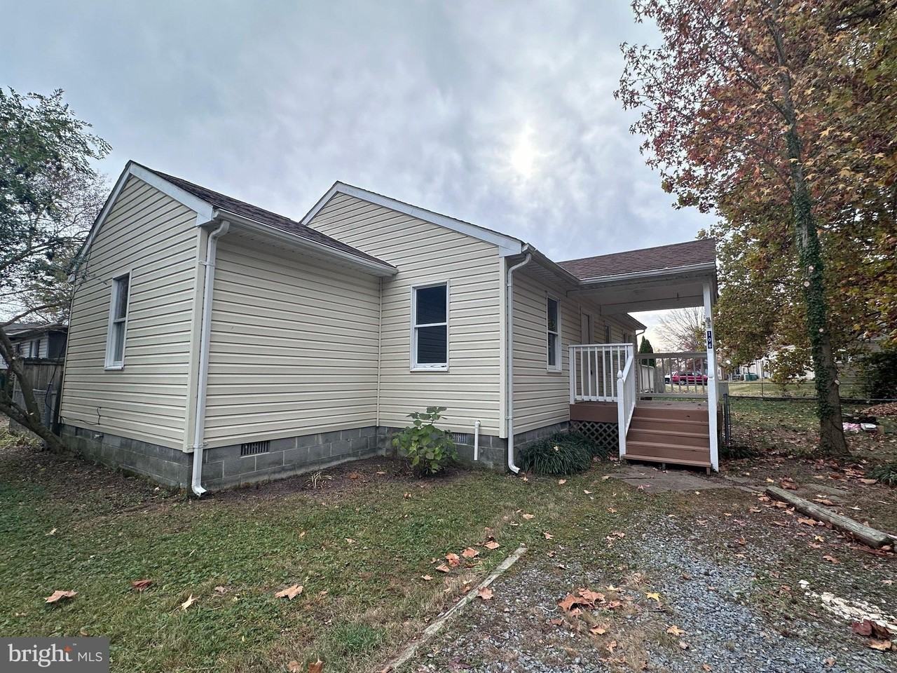 106 Lee St - Photo 2 of 16