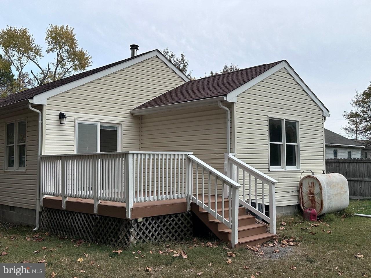 106 Lee St - Photo 3 of 16