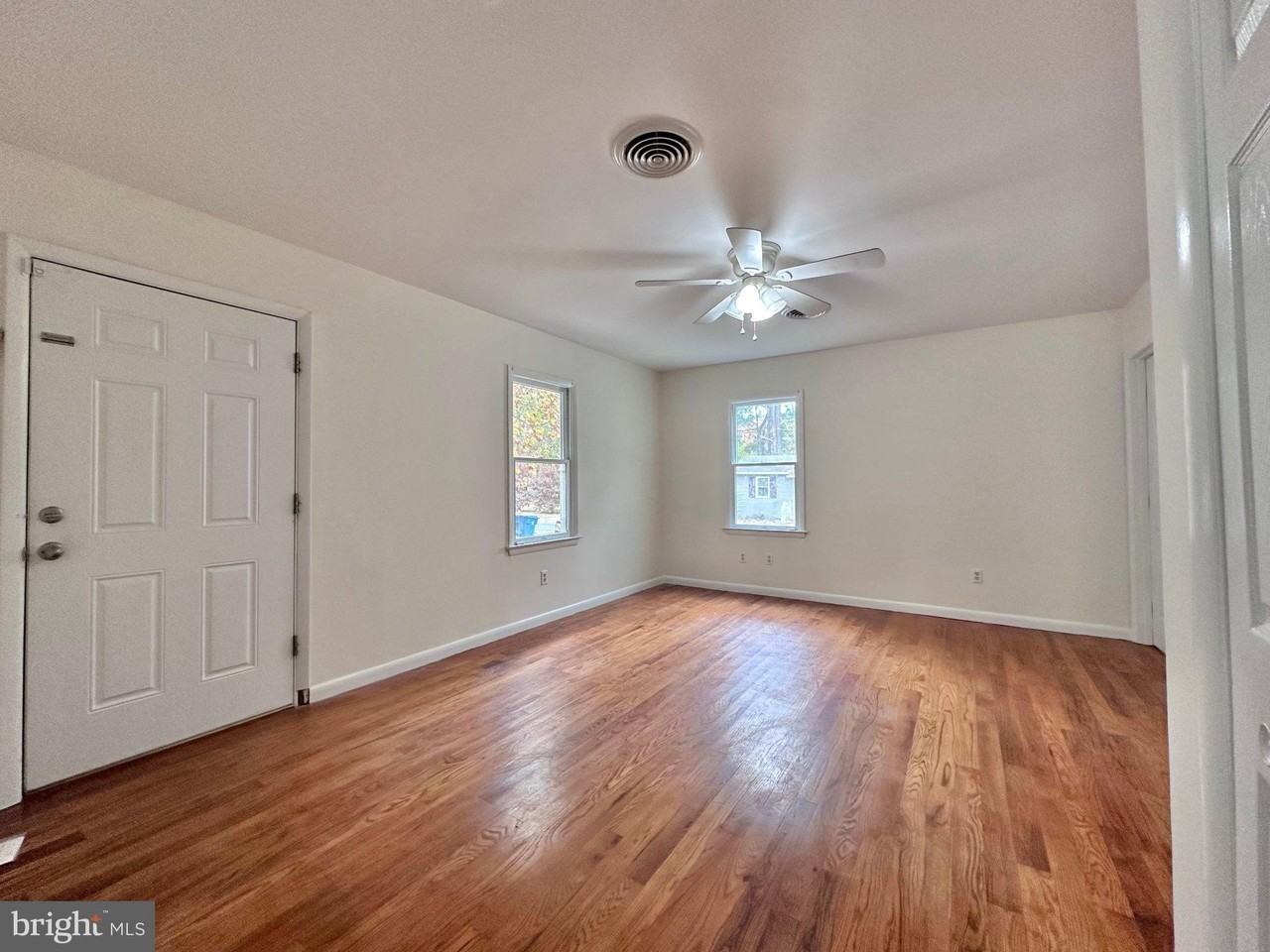 106 Lee St - Photo 5 of 16