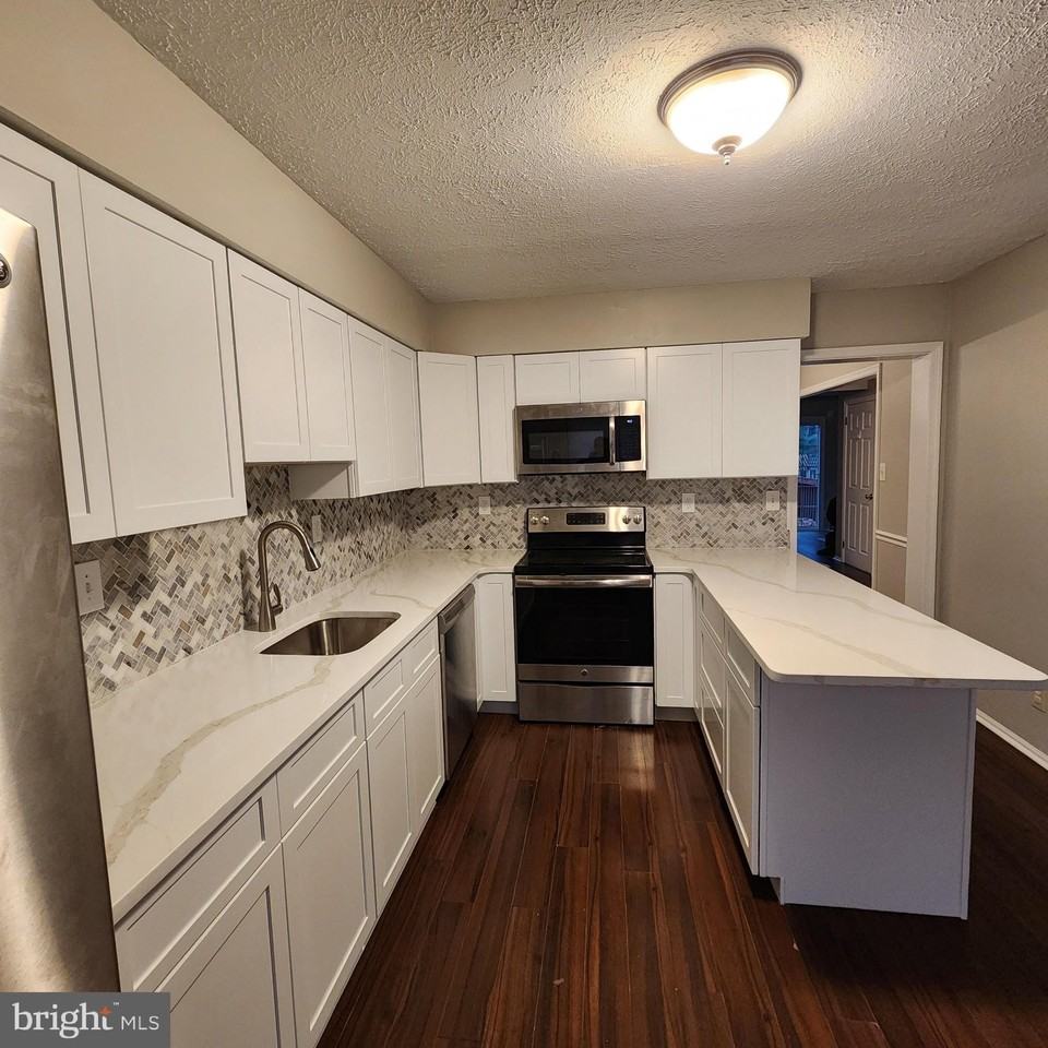 201 Williamsburg Ct - Photo 5 of 16