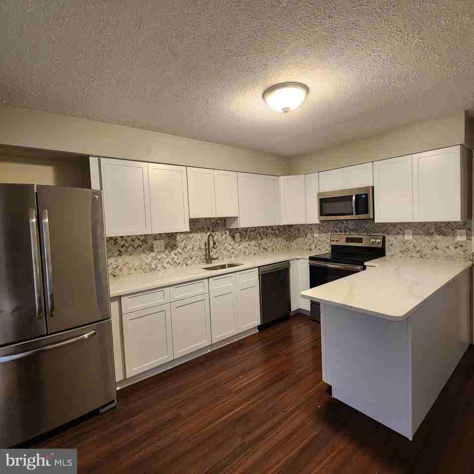 201 Williamsburg Ct - Photo 6 of 16