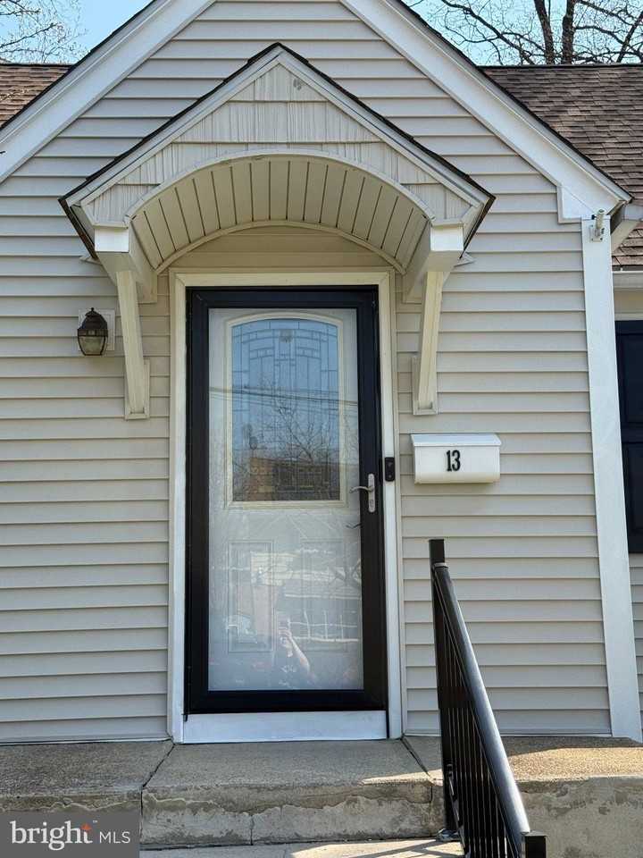 13 Massachusetts Ave - Photo 3 of 33