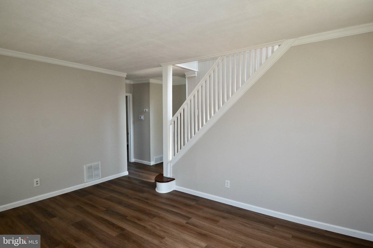 13 Massachusetts Ave - Photo 7 of 33