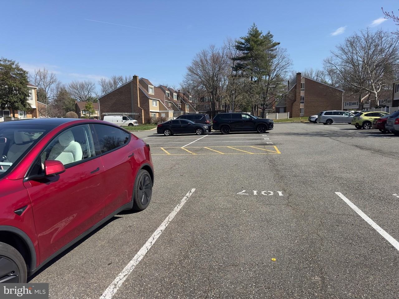 1017 Oaklyn Ct - Photo 3 of 43