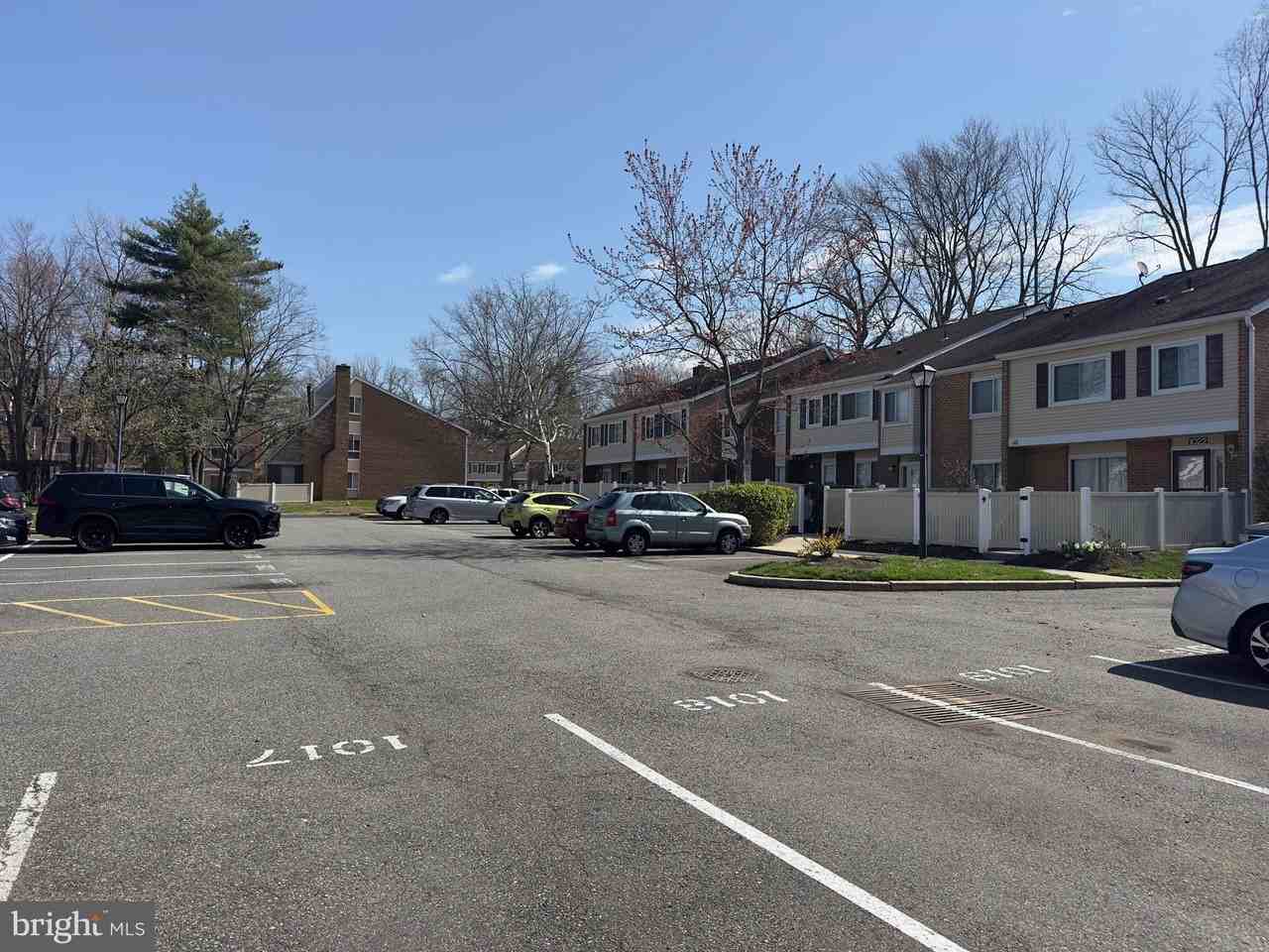 1017 Oaklyn Ct - Photo 6 of 43