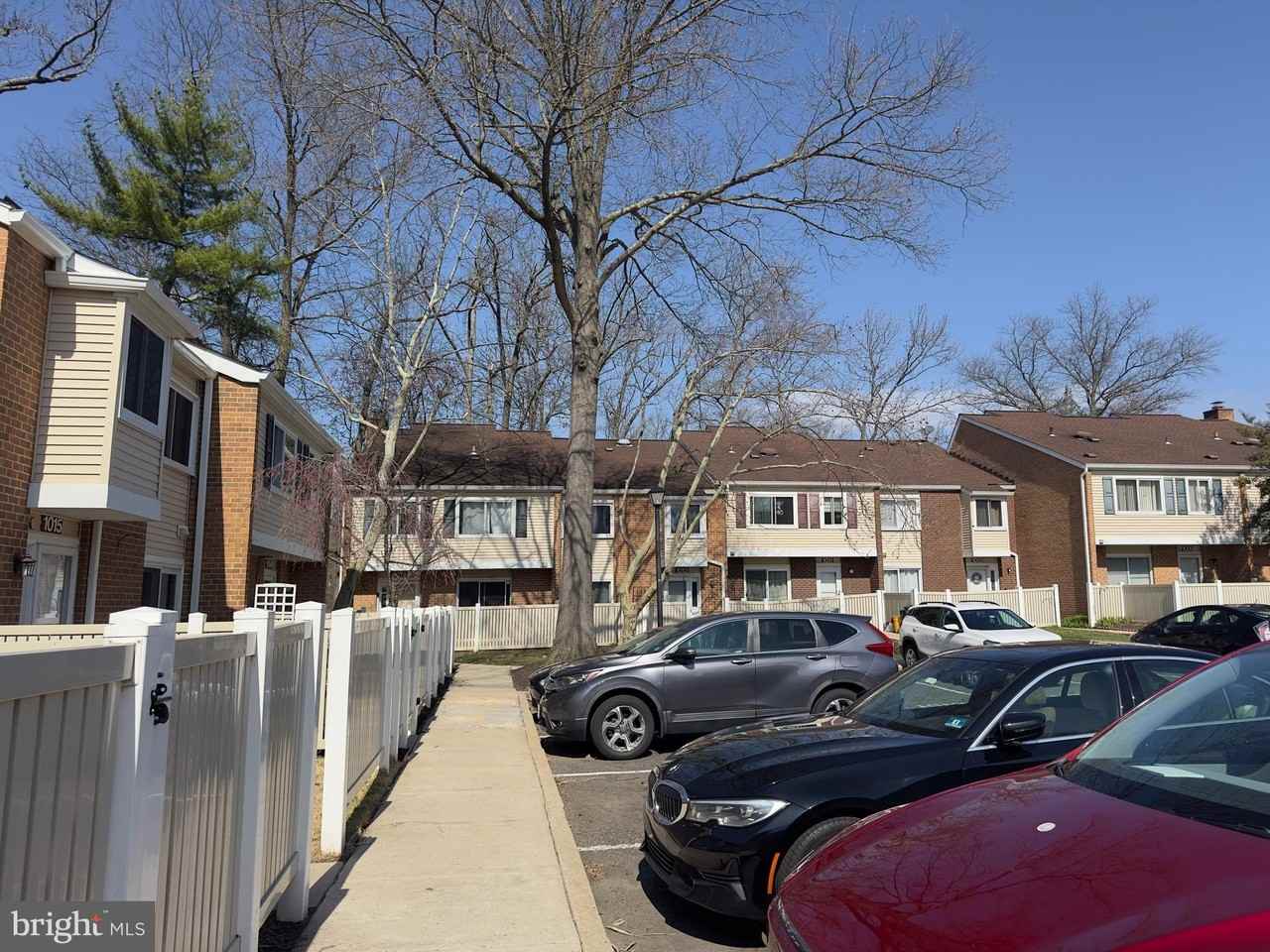 1017 Oaklyn Ct - Photo 7 of 43