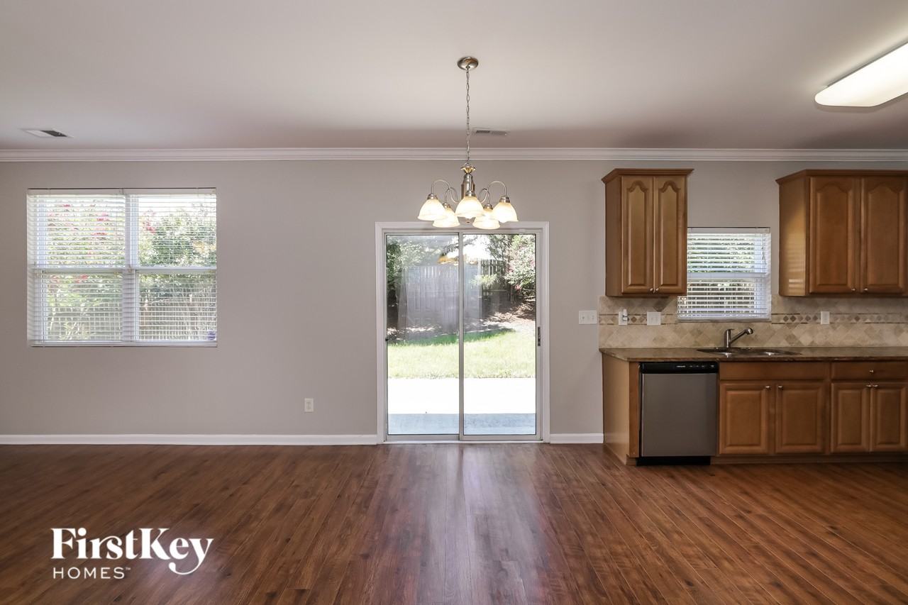 7347 Lamplighter Close Dr - Photo 5 of 14