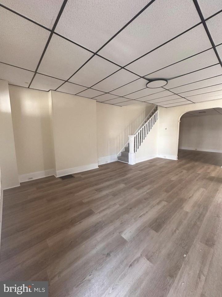 24 General Greene Ave - Photo 2 of 11