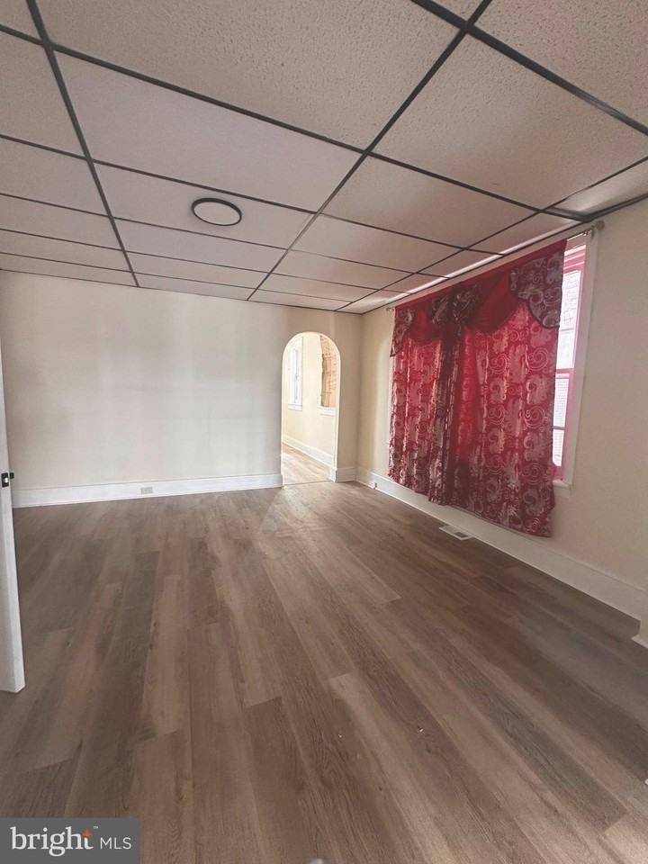 24 General Greene Ave - Photo 4 of 11