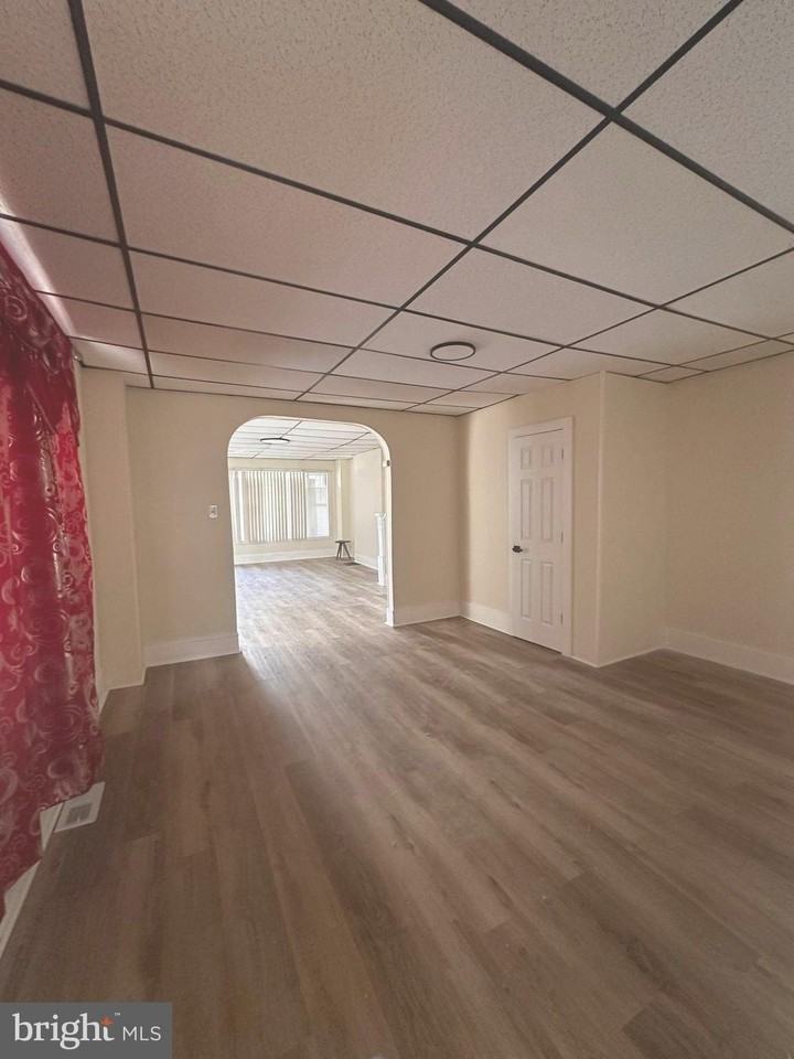 24 General Greene Ave - Photo 5 of 11