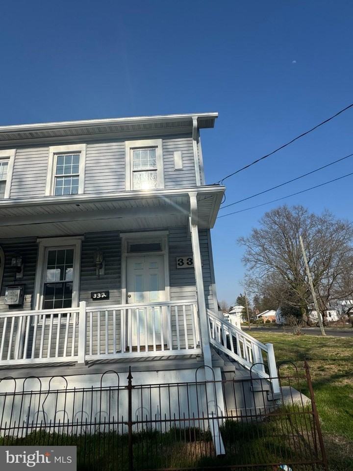 332 E Broadway - Photo 2 of 37