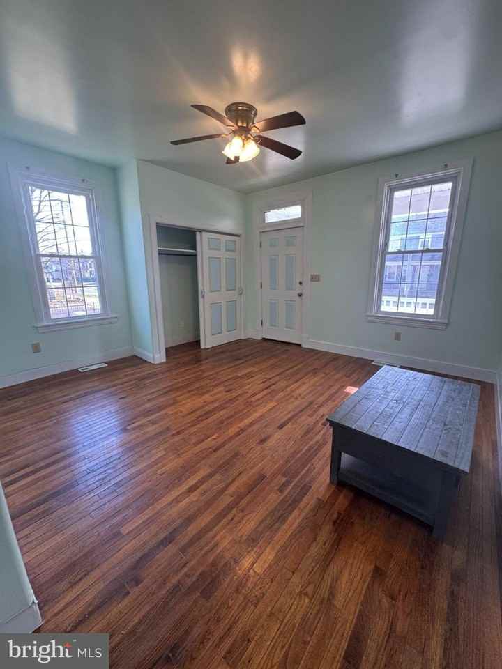 332 E Broadway - Photo 5 of 37