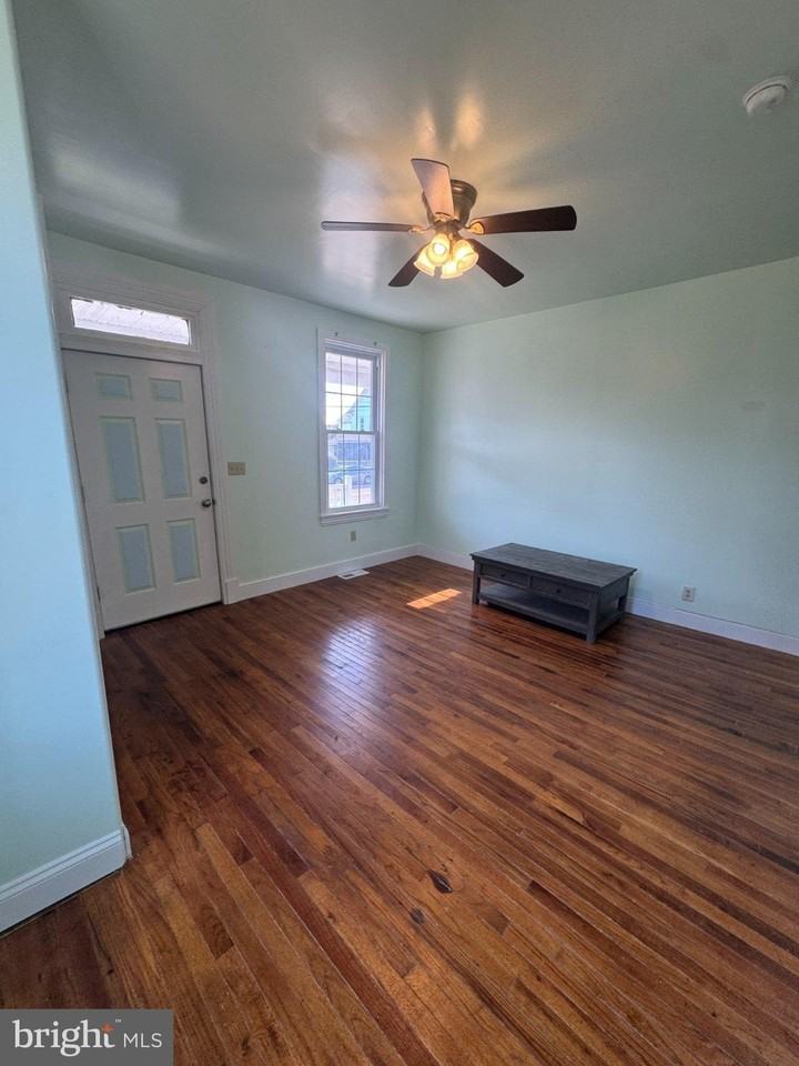 332 E Broadway - Photo 6 of 37