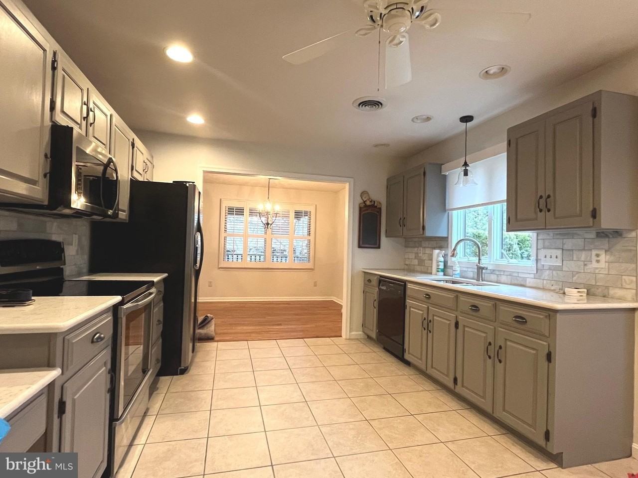 330 Parkwood Dr - Photo 2 of 24