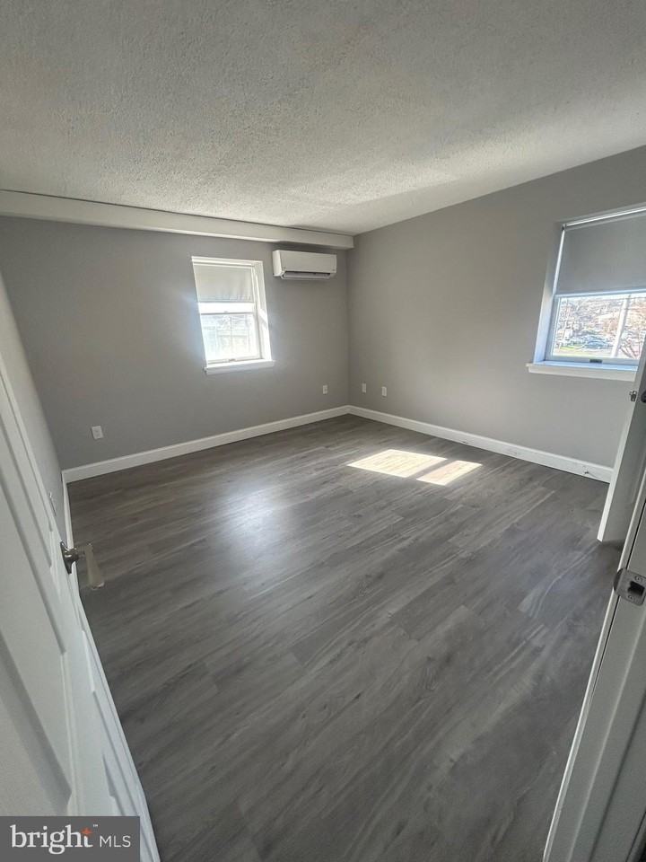 400 Main St Apt 8 - Photo 7 of 9