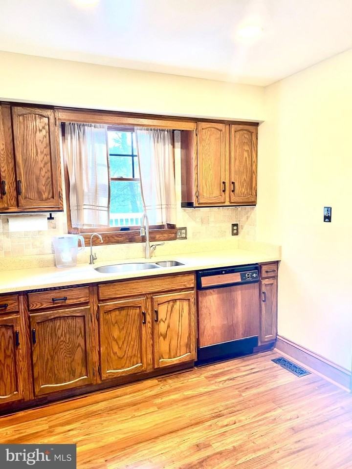 4010 Camden St - Photo 5 of 25