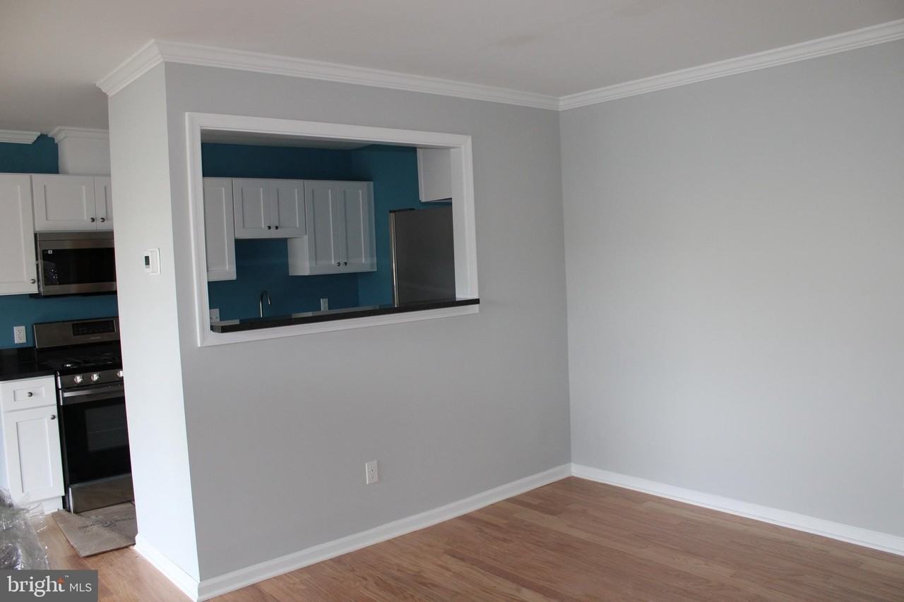 2754 Hollywood Rd Apt 101 - Photo 4 of 10