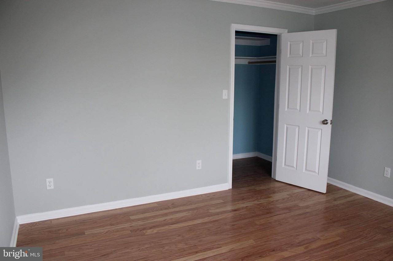 2754 Hollywood Rd Apt 101 - Photo 6 of 10