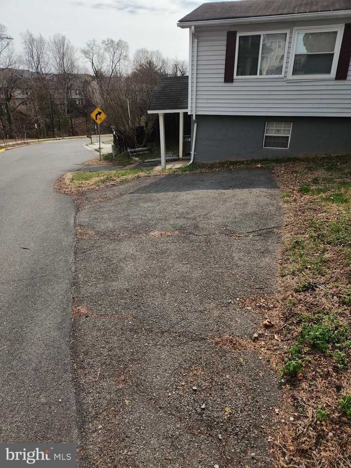 9606 Jefferson St - Photo 4 of 15