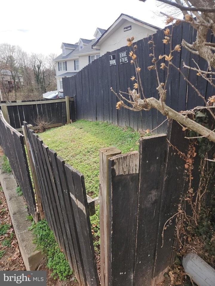 9606 Jefferson St - Photo 5 of 15