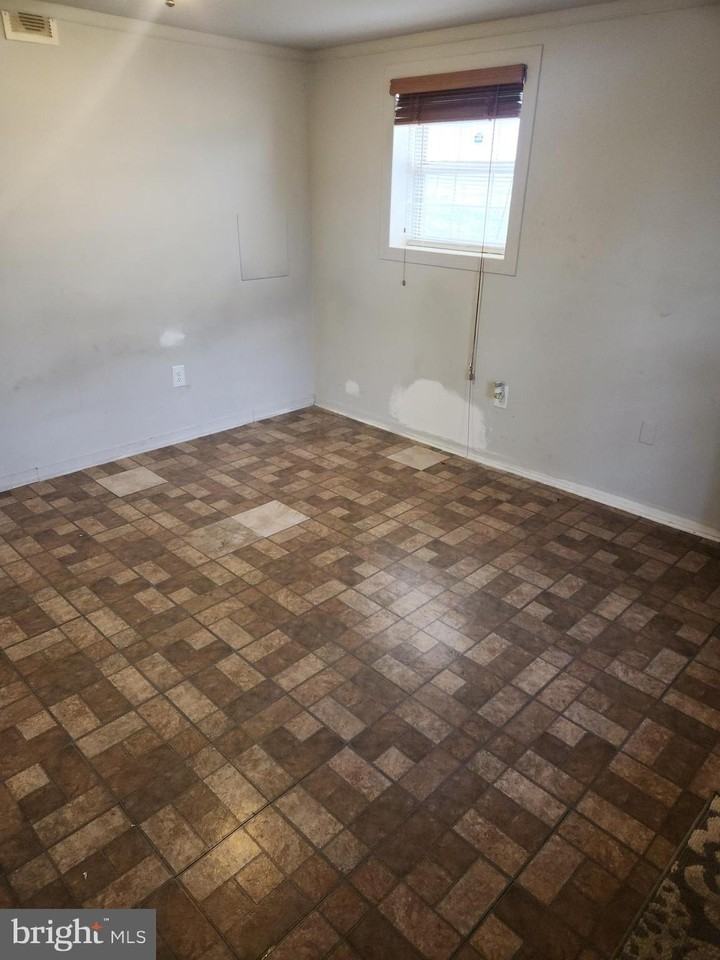 9606 Jefferson St - Photo 6 of 15