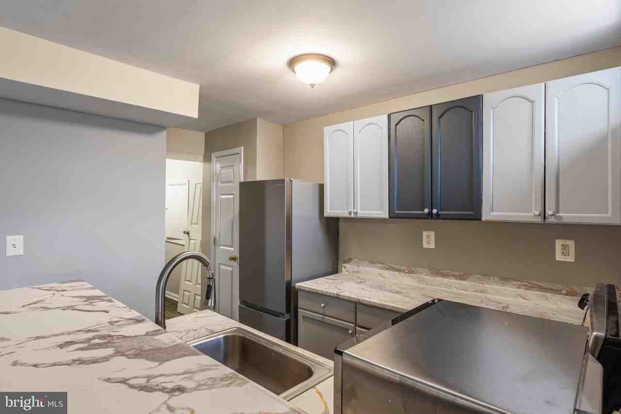 10496 Neale Sound Ct - Photo 3 of 19