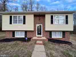 featured image of 11211 Surry Woods Ct