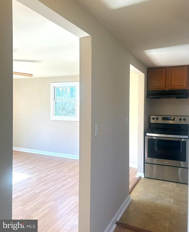 90 Charles Way - Photo 3 of 8