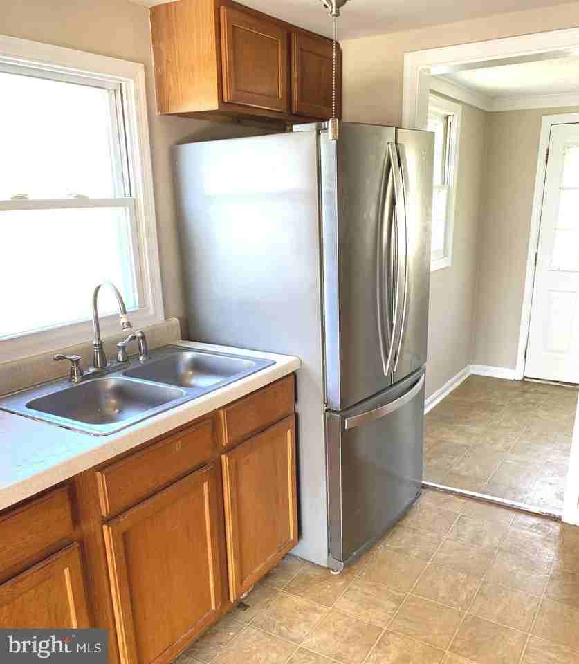 90 Charles Way - Photo 4 of 8
