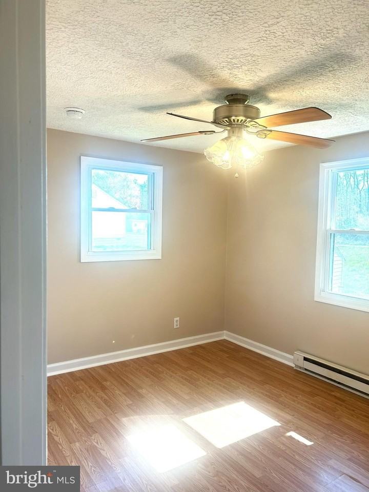 90 Charles Way - Photo 5 of 8