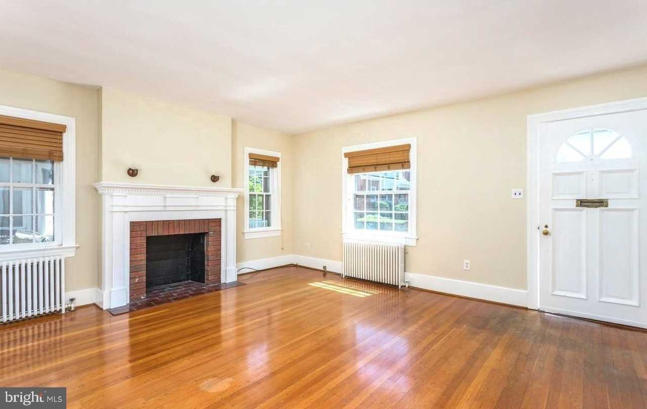 107 Morgan St - Photo 2 of 12