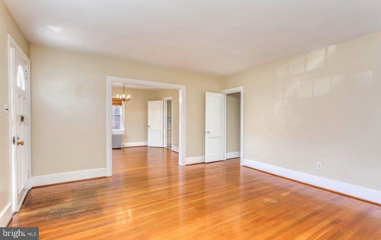 107 Morgan St - Photo 4 of 12