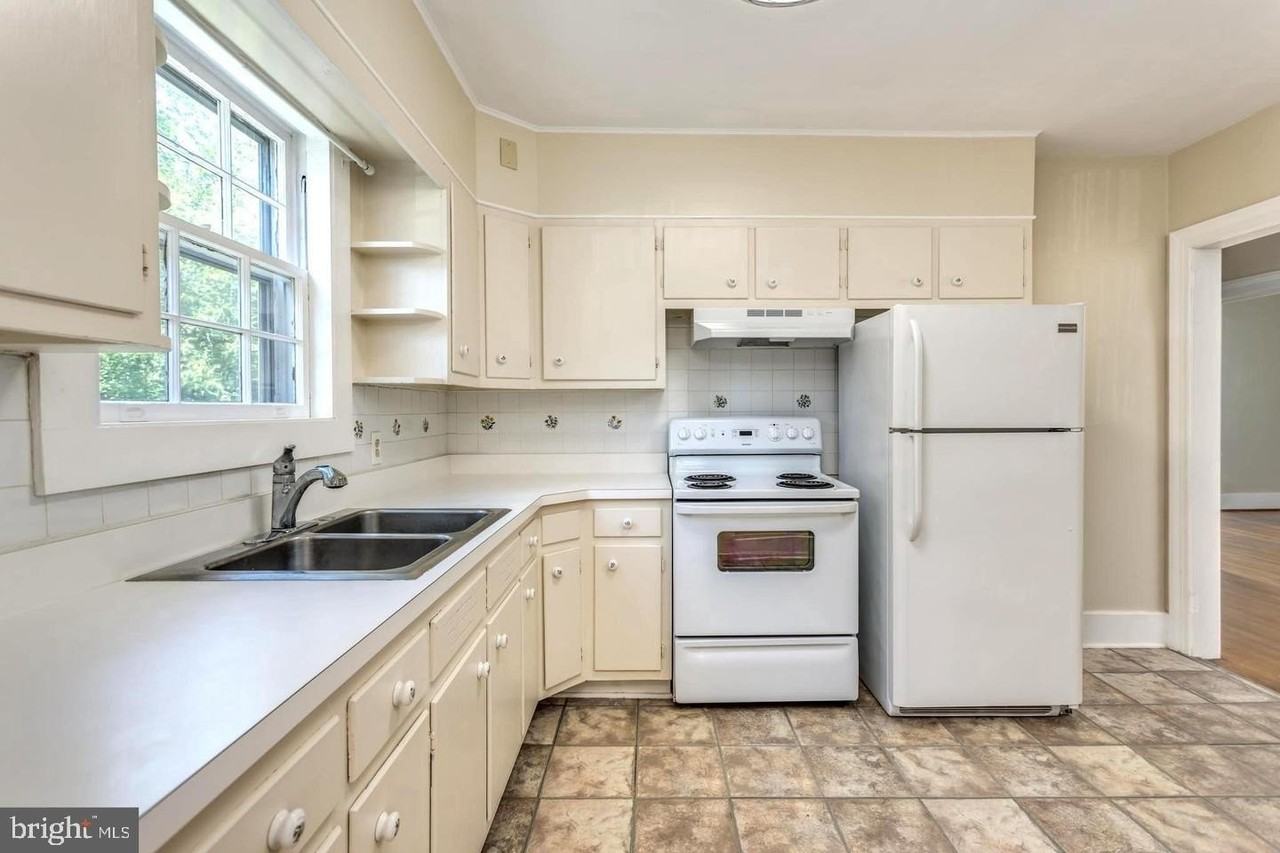 107 Morgan St - Photo 7 of 12